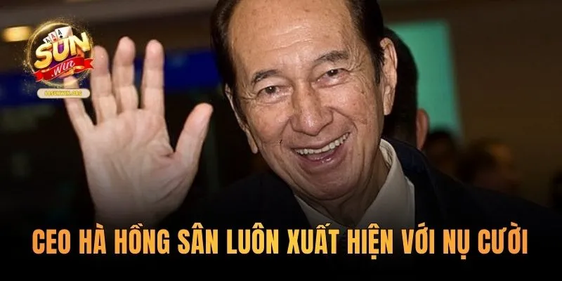 CEO Hà Hồng Sân luôn xuất hiện với nụ cười rạng rỡ